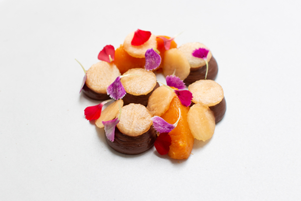 Villanos en Bermudas-LATAM-2018-DISH1